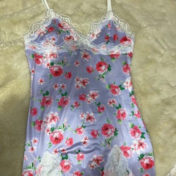 Silk bodycon dress OPEN TO OFFERS - Picture 2 of 7